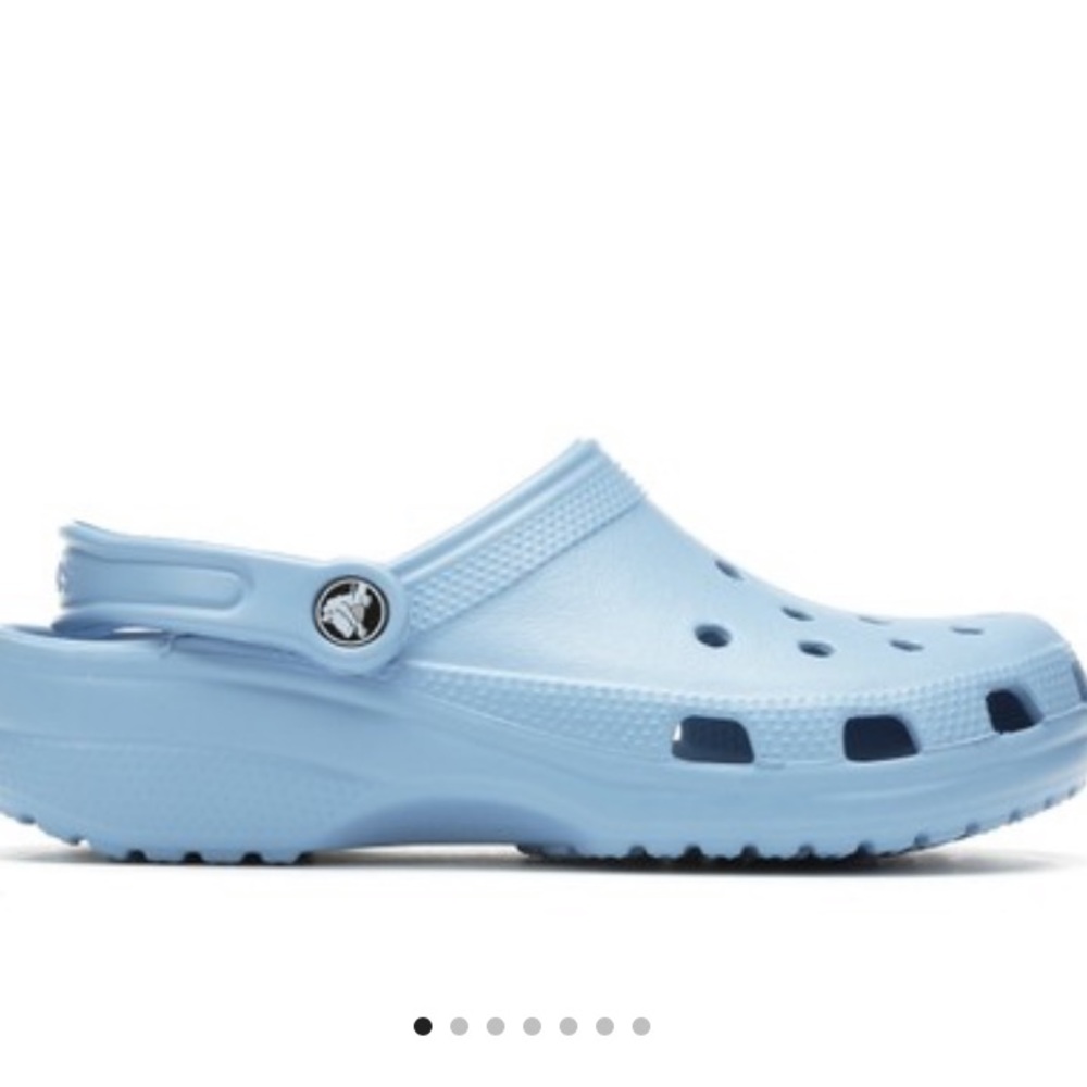 women’s blue crocs